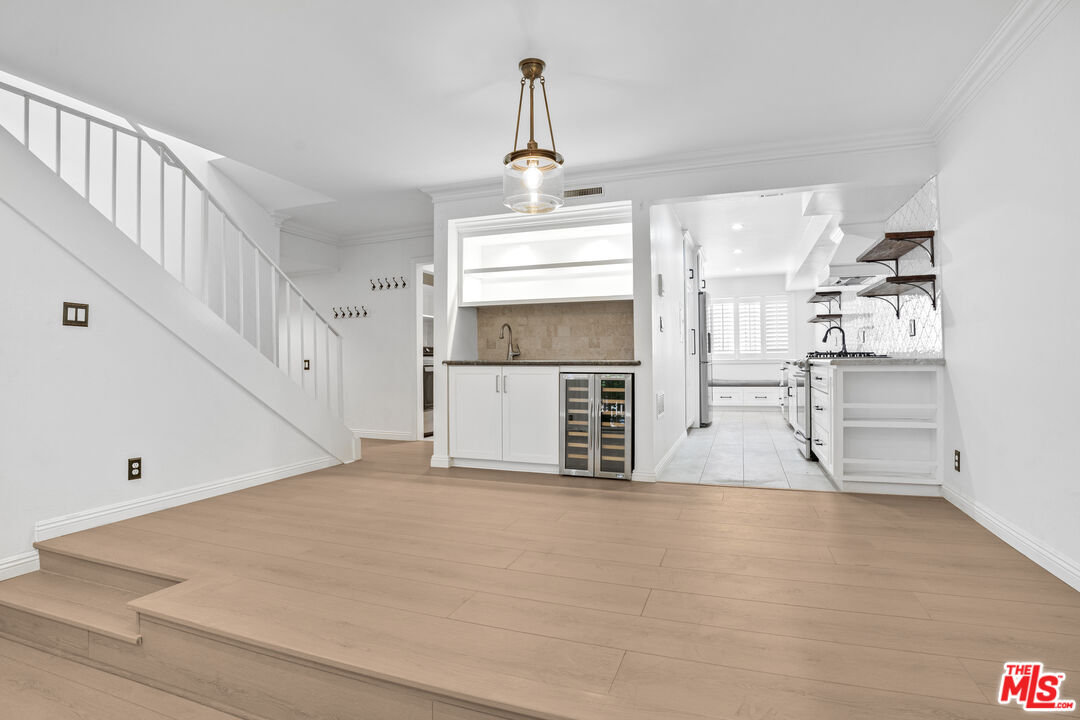 1850 Midvale Ave Unit: 4