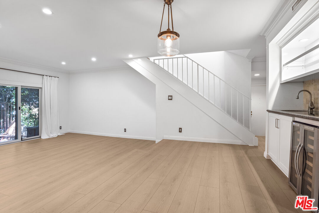 1850 Midvale Ave Unit: 4