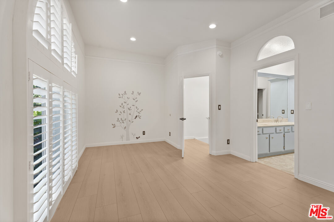 1850 Midvale Ave Unit: 4