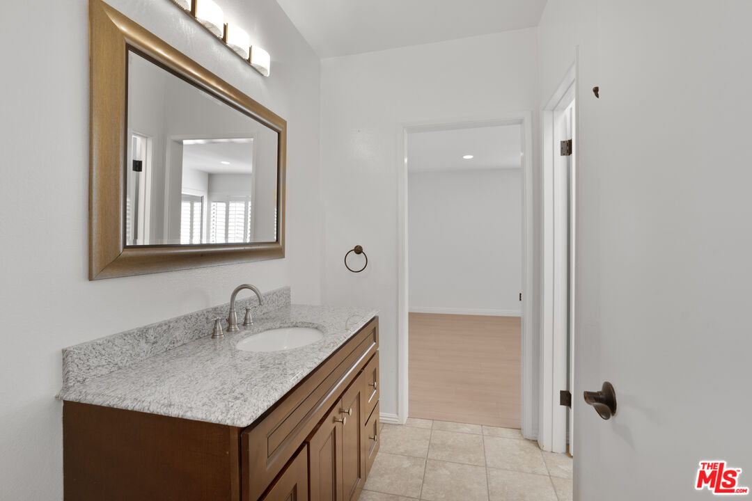 1850 Midvale Ave Unit: 4