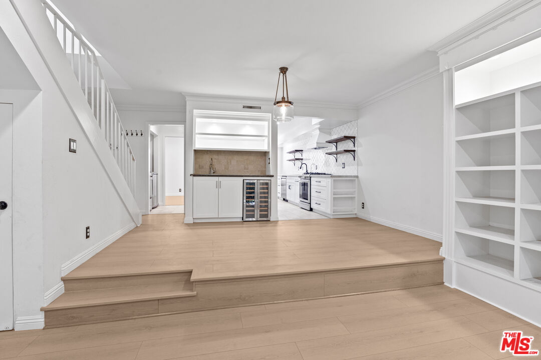 1850 Midvale Ave Unit: 4