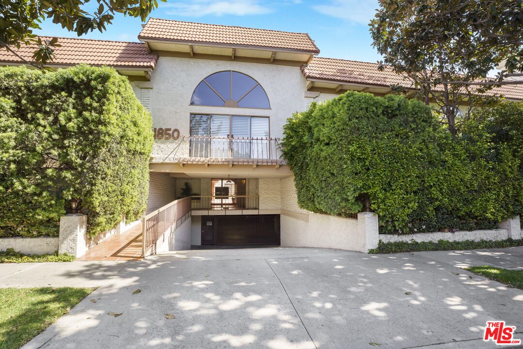 1850 Midvale Ave Unit: 4