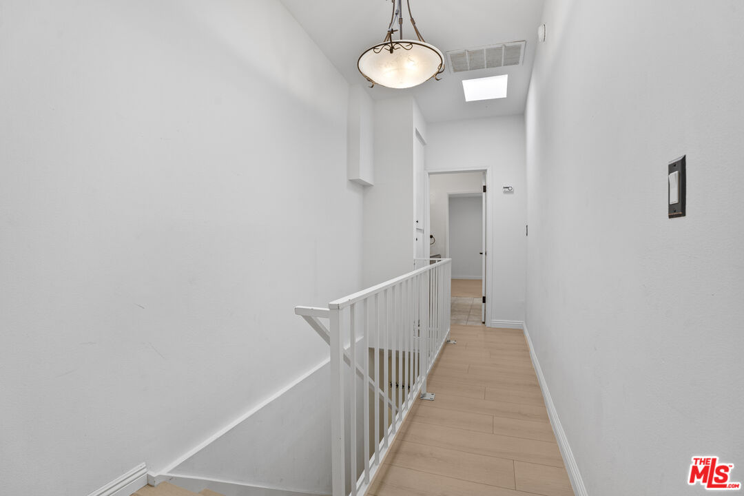 1850 Midvale Ave Unit: 4