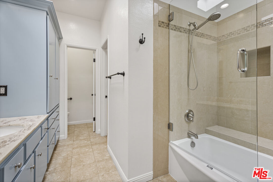 1850 Midvale Ave Unit: 4