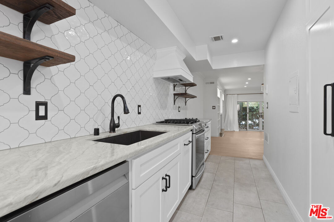 1850 Midvale Ave Unit: 4