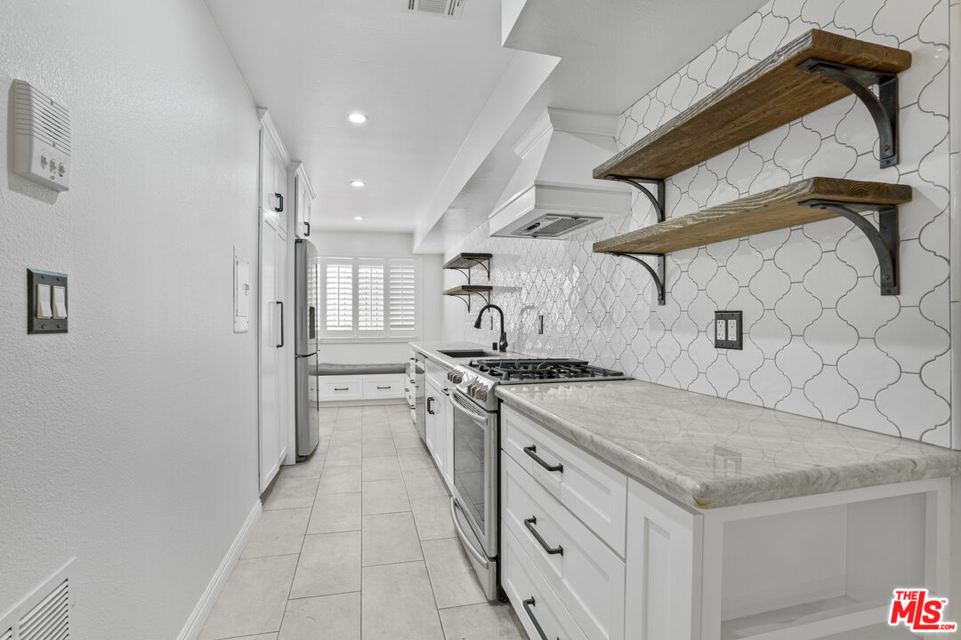 1850 Midvale Ave Unit: 4