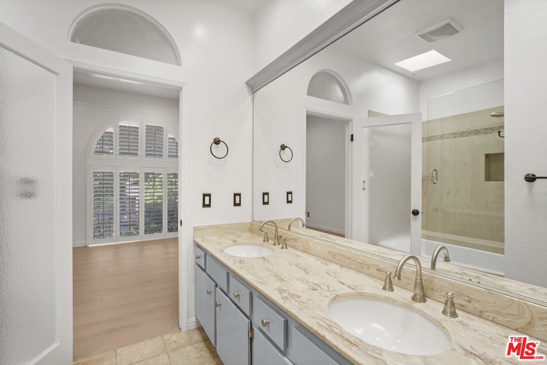 1850 Midvale Ave Unit: 4