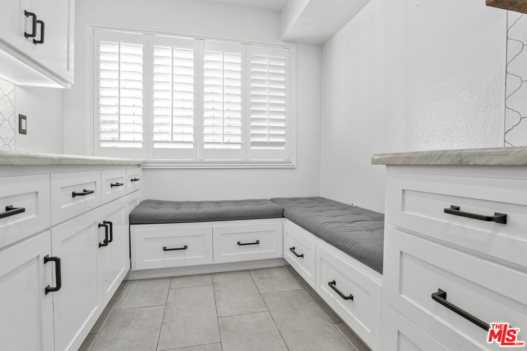 1850 Midvale Ave Unit: 4