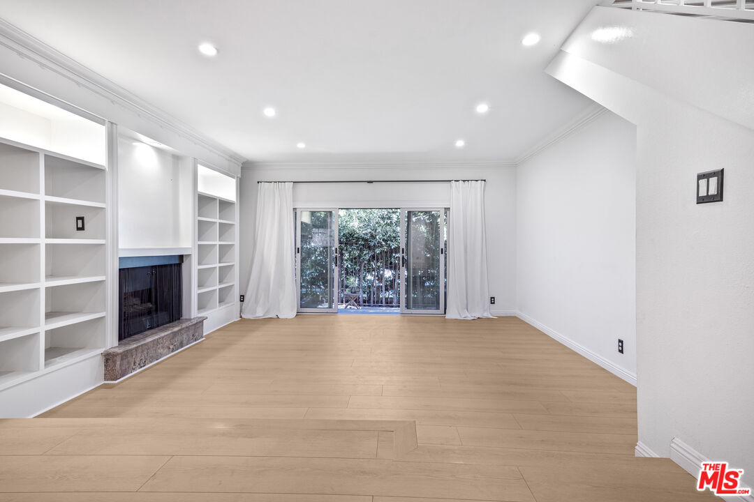 1850 Midvale Ave Unit: 4