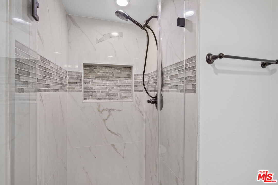 1850 Midvale Ave Unit: 4