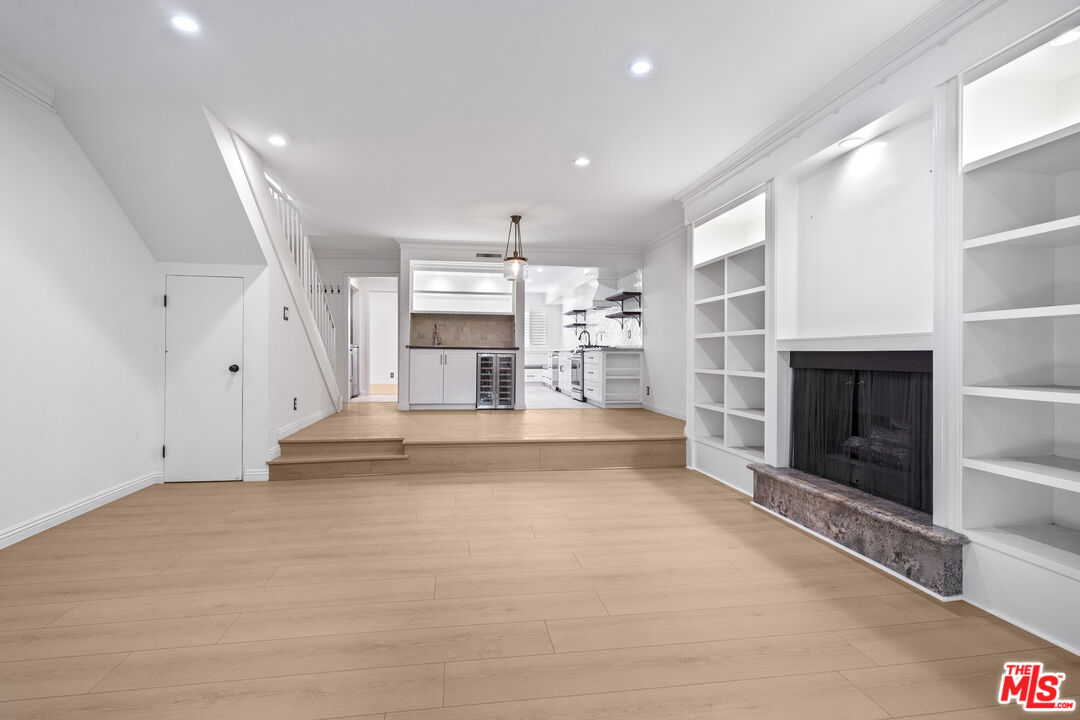 1850 Midvale Ave Unit: 4