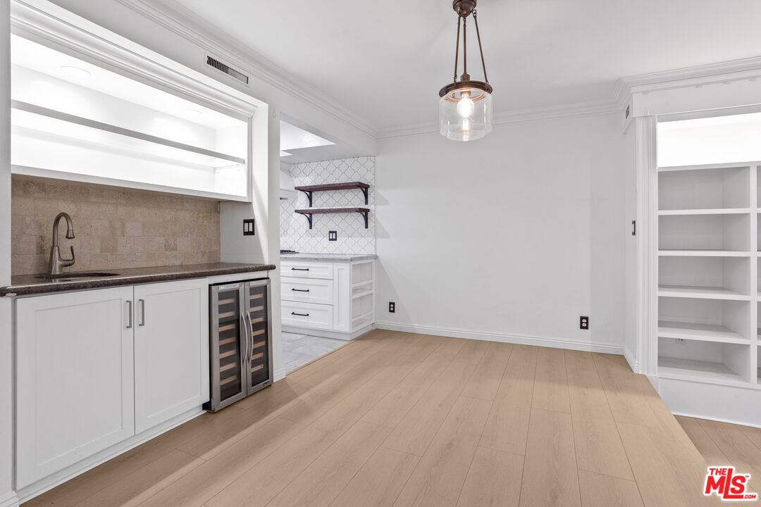 1850 Midvale Ave Unit: 4