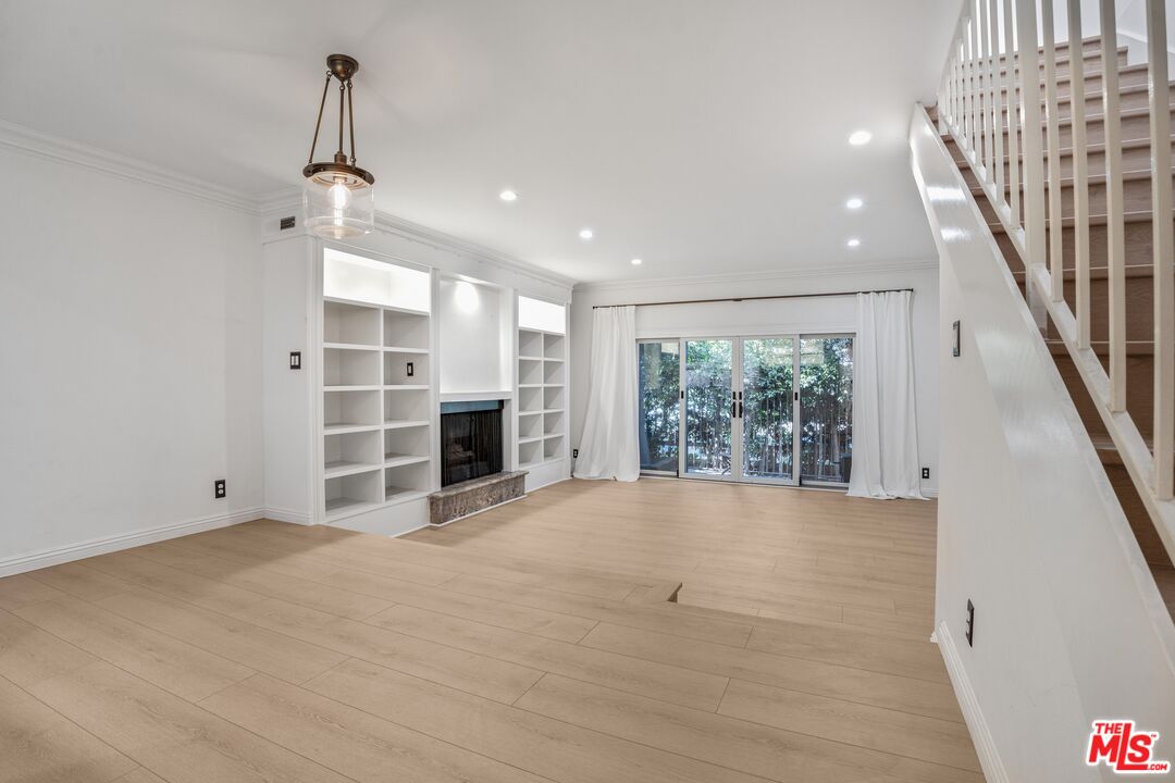 1850 Midvale Ave Unit: 4