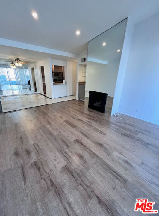 906 N Doheny Dr Unit: 512