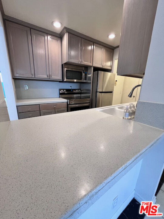 906 N Doheny Dr Unit: 512