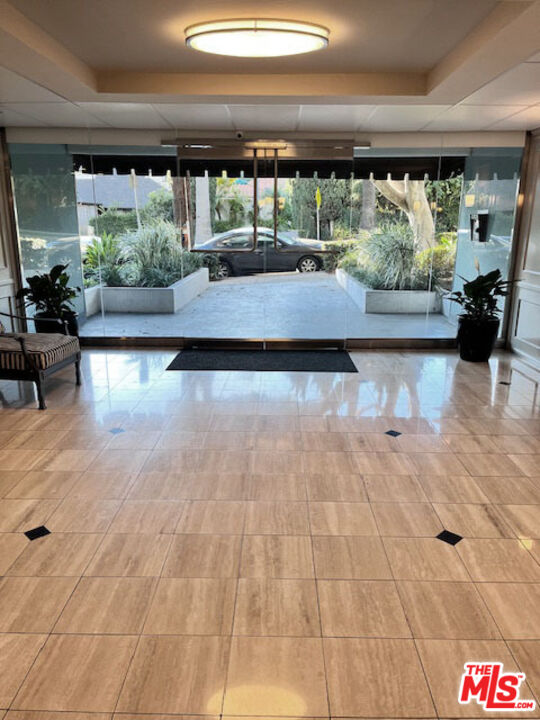 906 N Doheny Dr Unit: 512