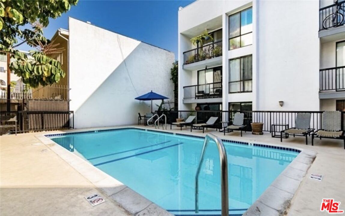 906 N Doheny Dr Unit: 512