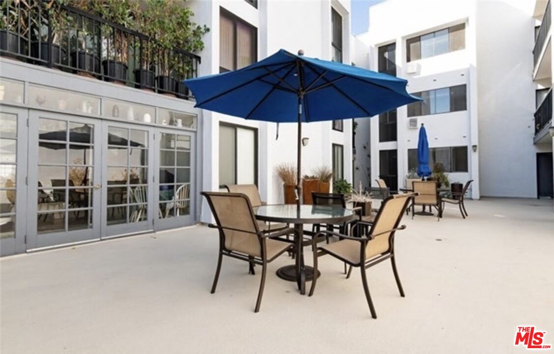 906 N Doheny Dr Unit: 512