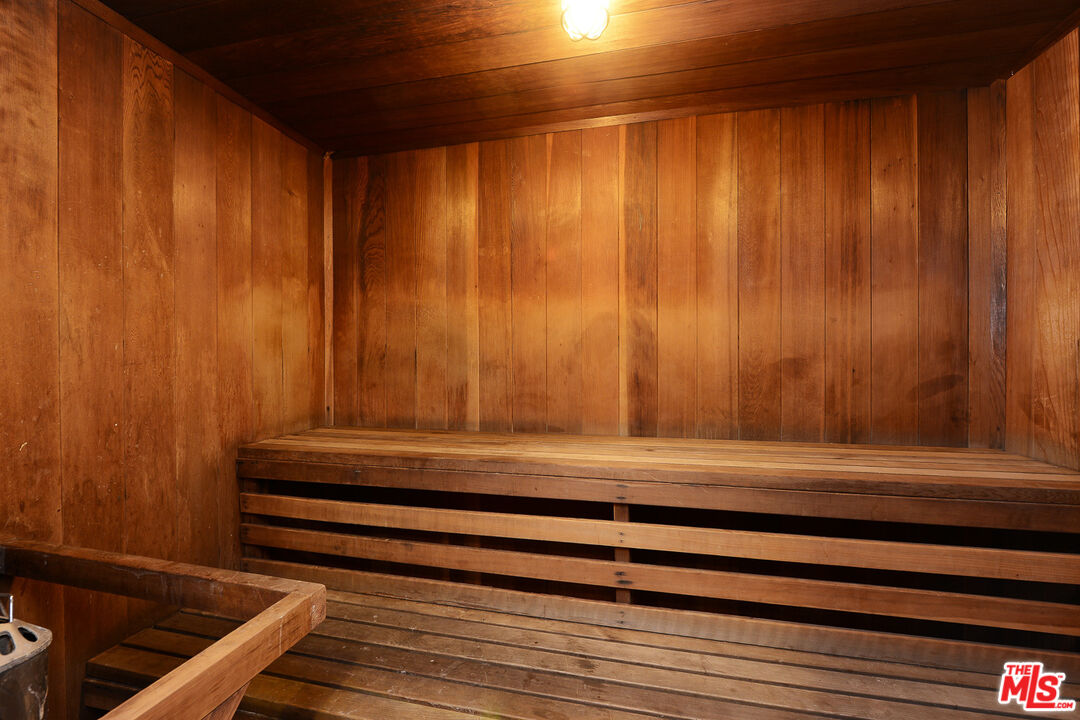 906 N Doheny Dr Unit: 512