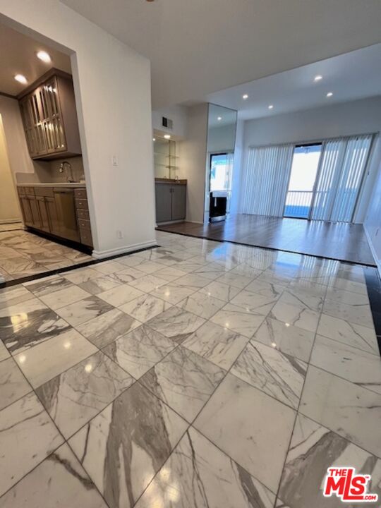 906 N Doheny Dr Unit: 512