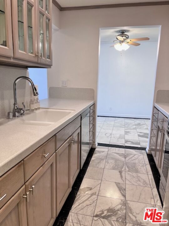 906 N Doheny Dr Unit: 512