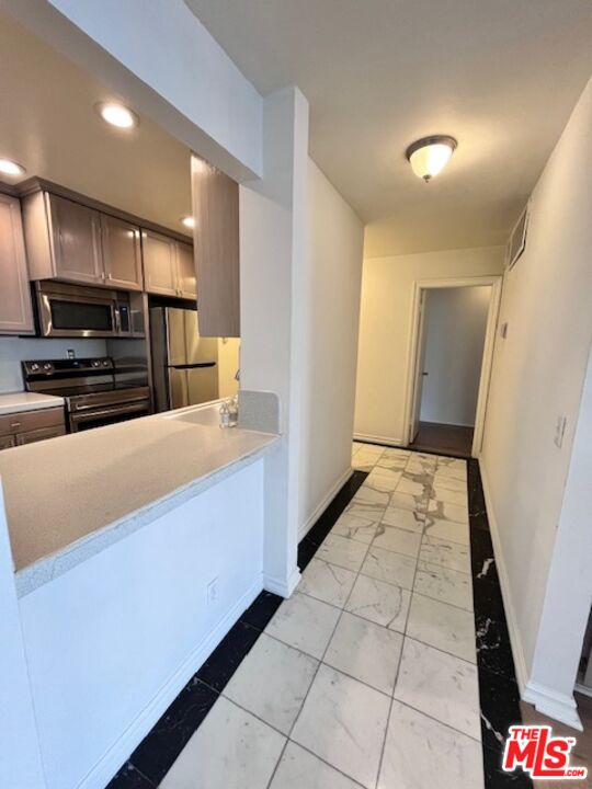 906 N Doheny Dr Unit: 512