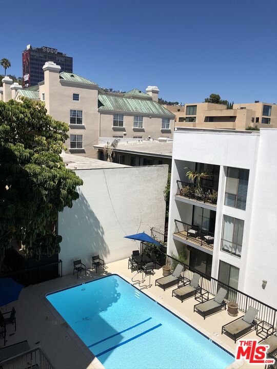 906 N Doheny Dr Unit: 512