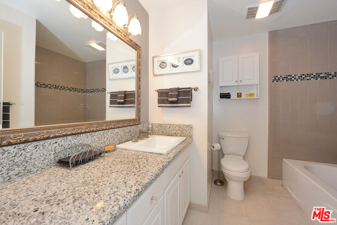 906 N Doheny Dr Unit: 512