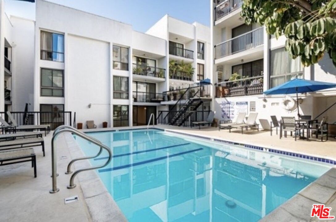 906 N Doheny Dr Unit: 512