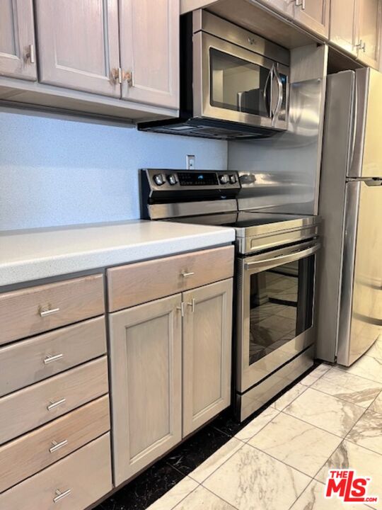 906 N Doheny Dr Unit: 512