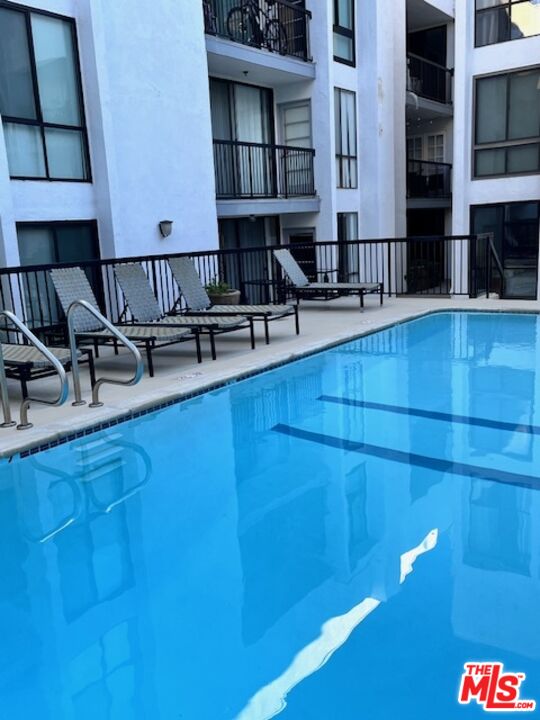 906 N Doheny Dr Unit: 512