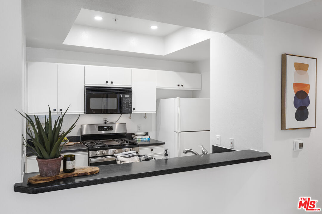 3561 Clarington Ave Unit: 103