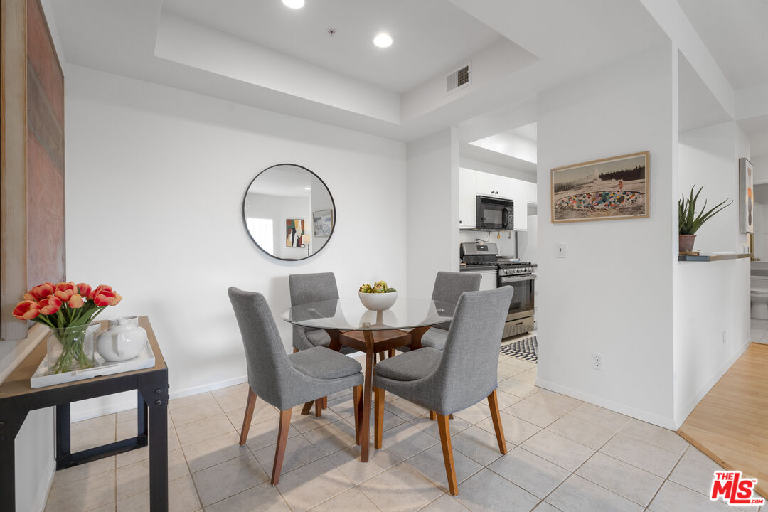 3561 Clarington Ave Unit: 103