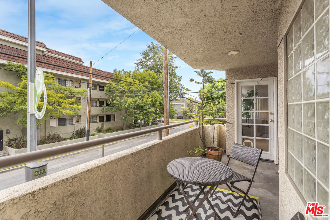 3561 Clarington Ave Unit: 103