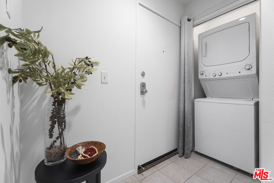 3561 Clarington Ave Unit: 103
