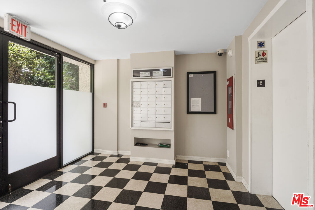3561 Clarington Ave Unit: 103