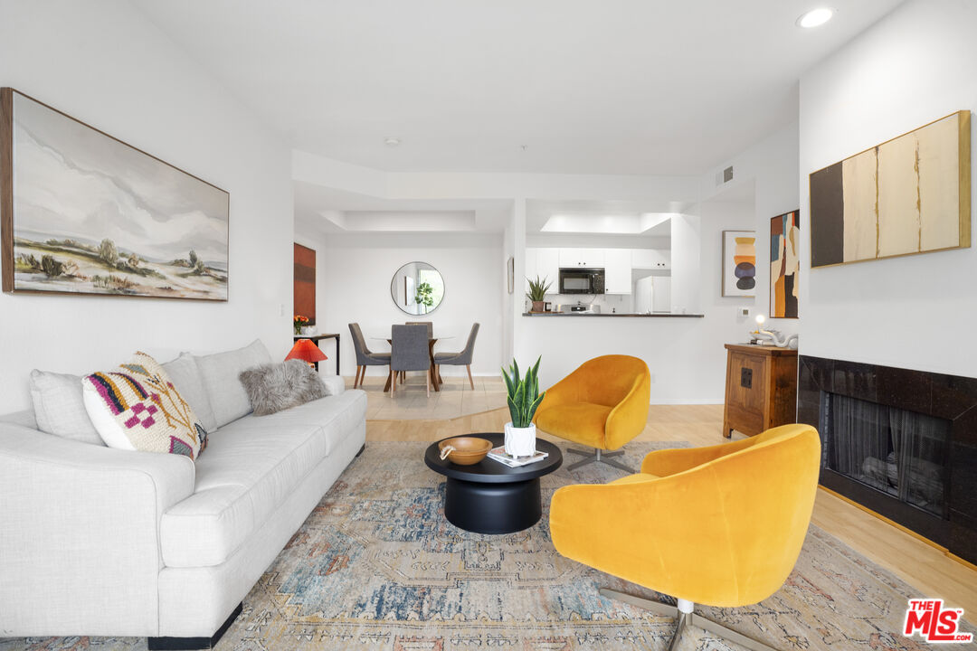 3561 Clarington Ave Unit: 103