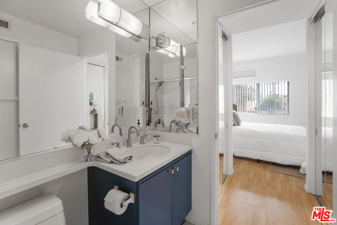 3561 Clarington Ave Unit: 103