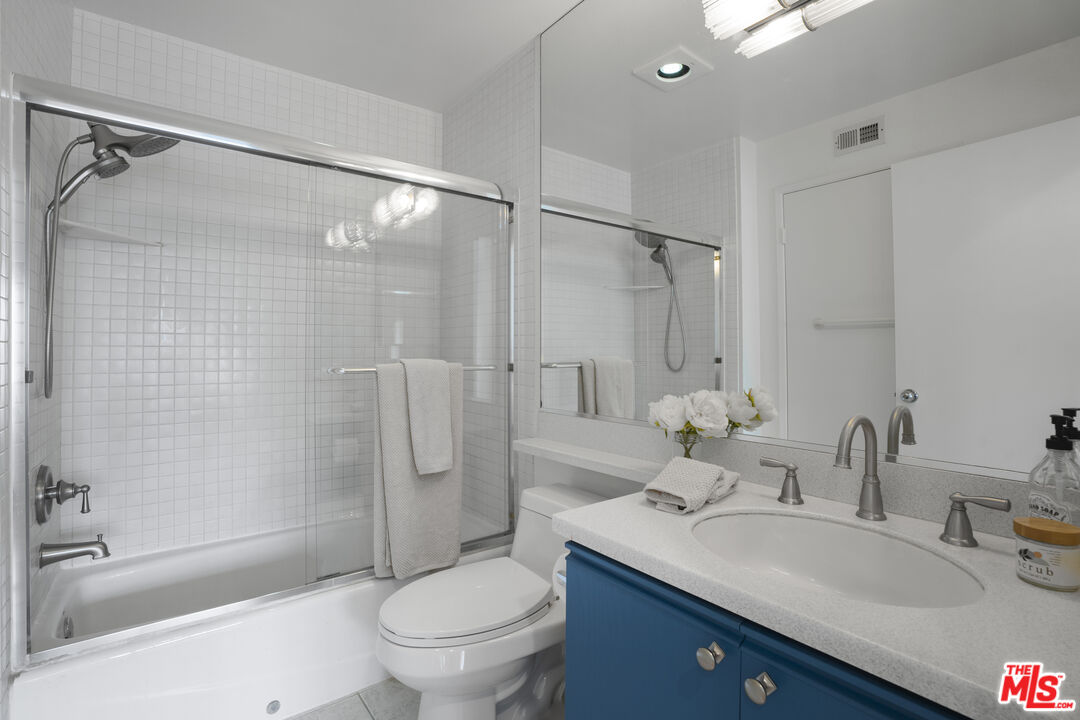 3561 Clarington Ave Unit: 103