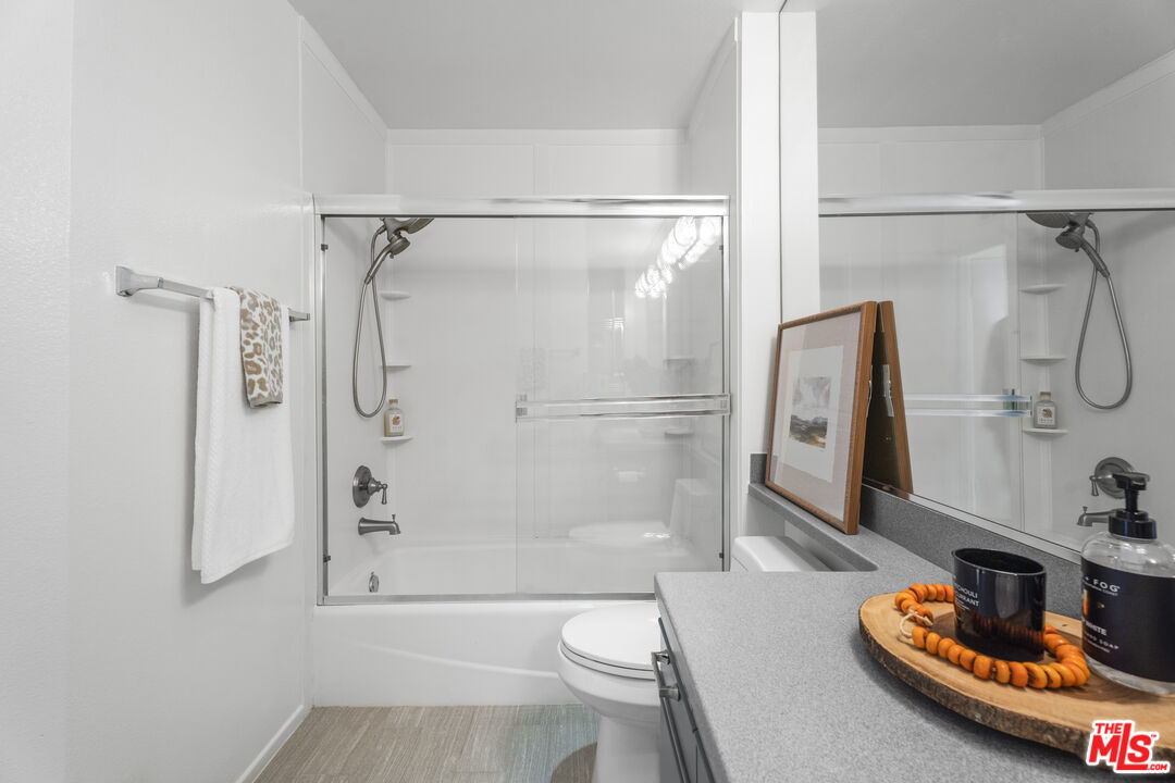 3561 Clarington Ave Unit: 103