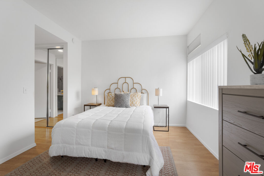 3561 Clarington Ave Unit: 103
