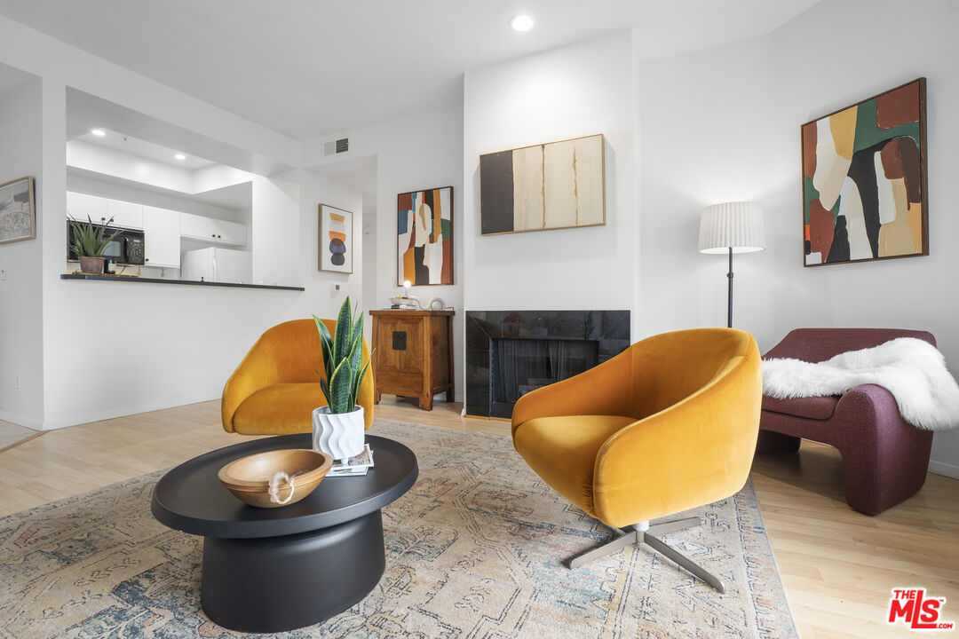 3561 Clarington Ave Unit: 103