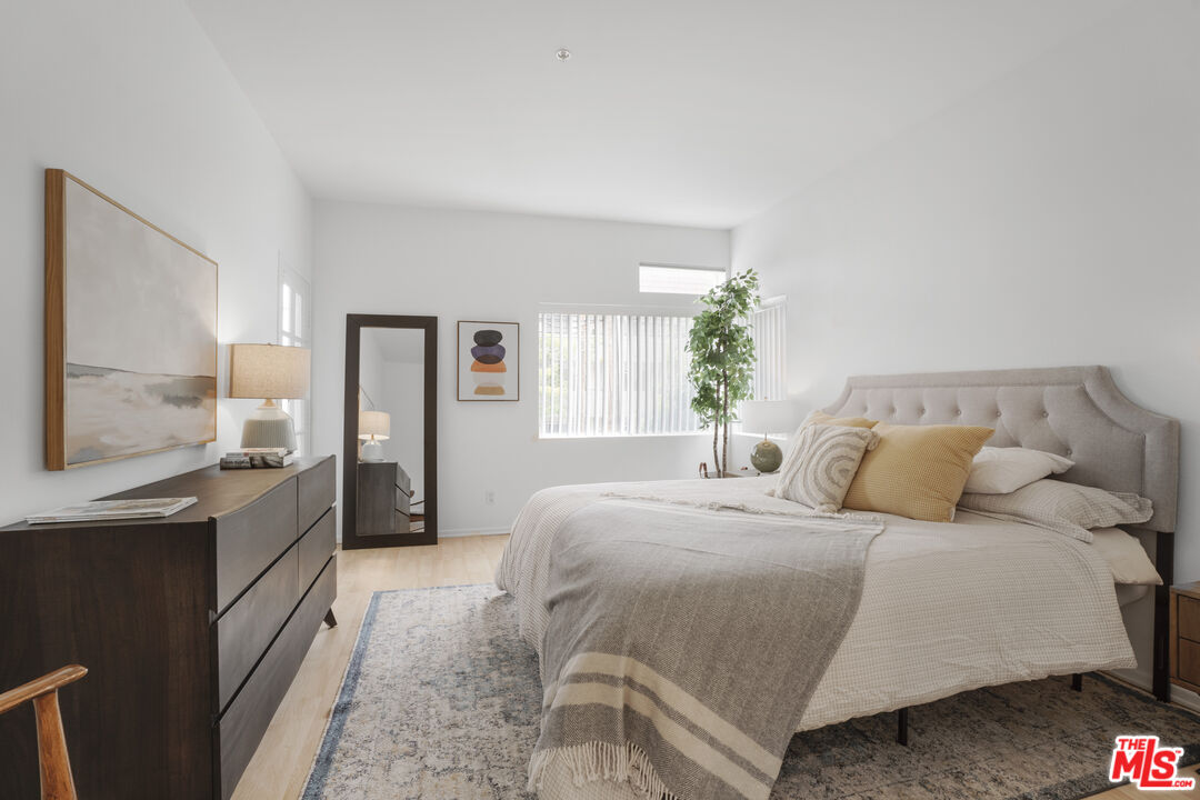 3561 Clarington Ave Unit: 103