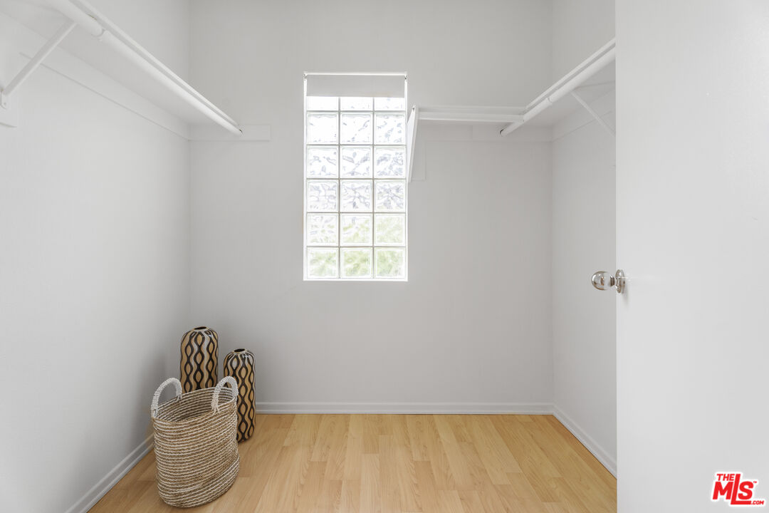 3561 Clarington Ave Unit: 103