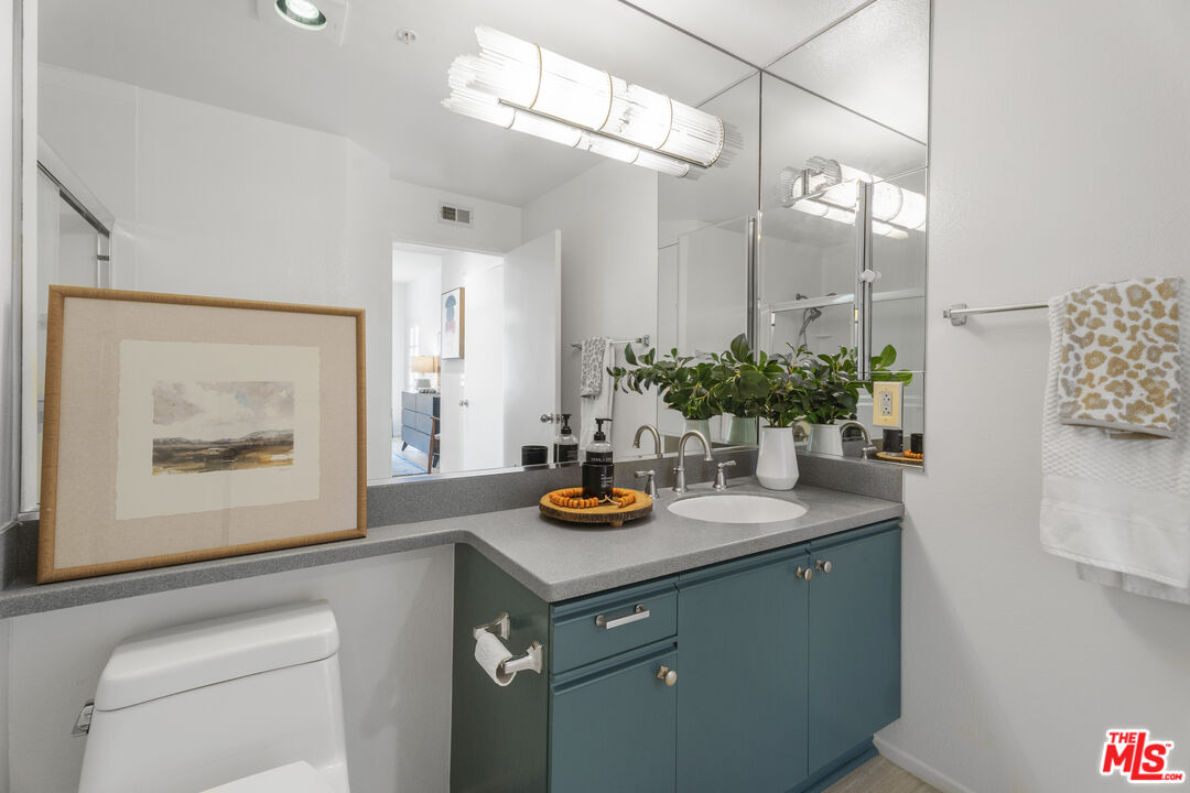 3561 Clarington Ave Unit: 103
