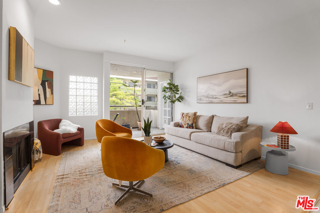 3561 Clarington Ave Unit: 103