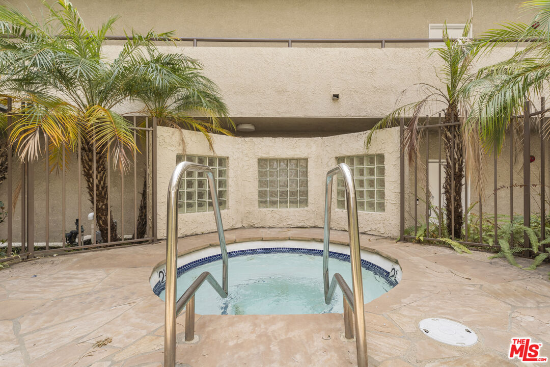 3561 Clarington Ave Unit: 103