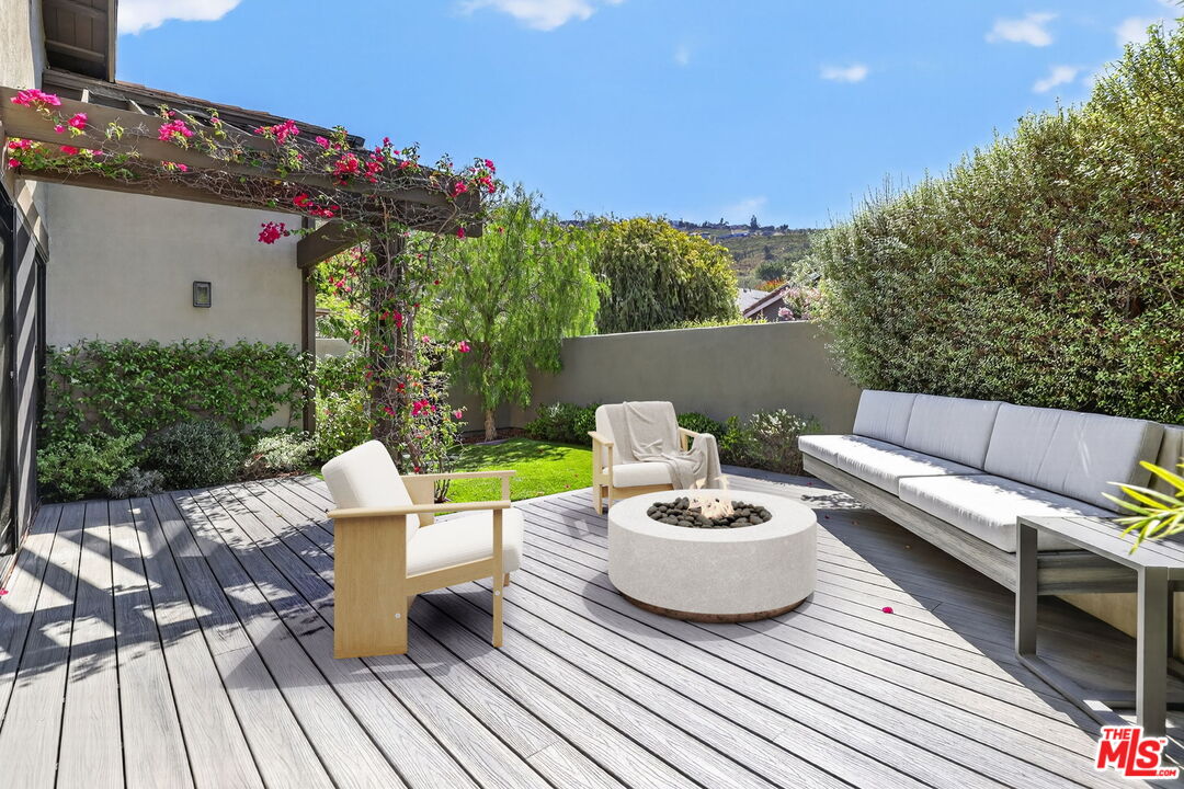 1331 Avenida De Cortez