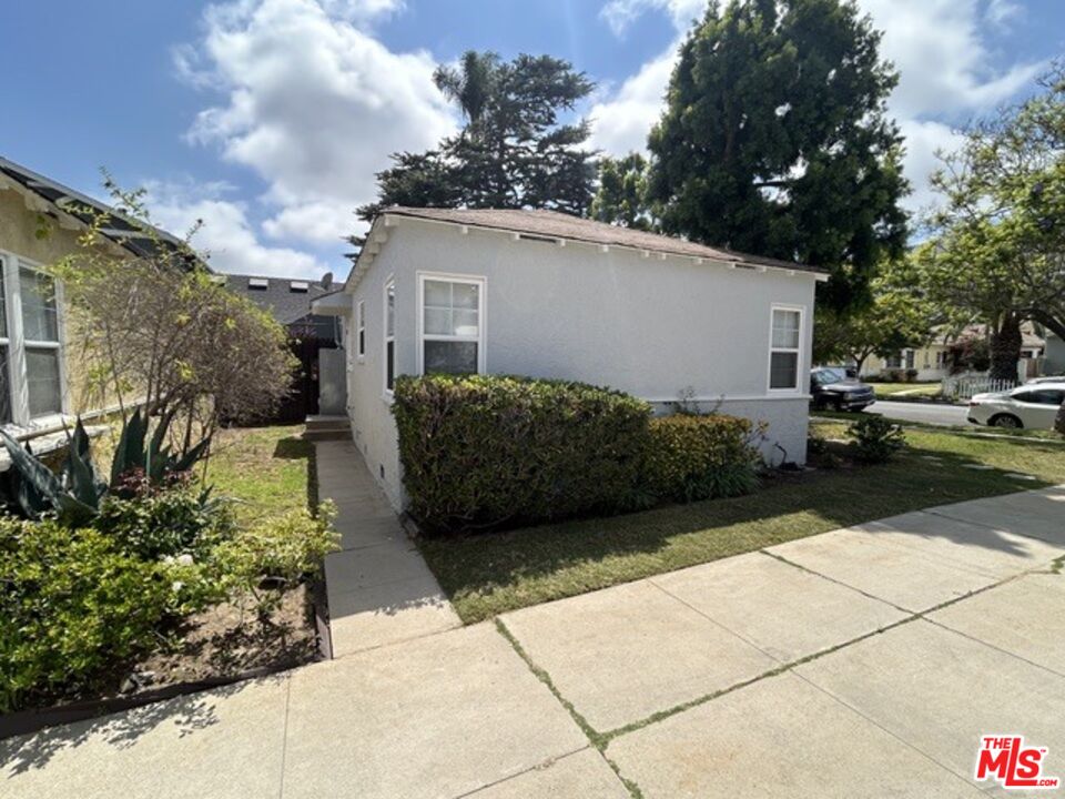10574 Ayres Ave