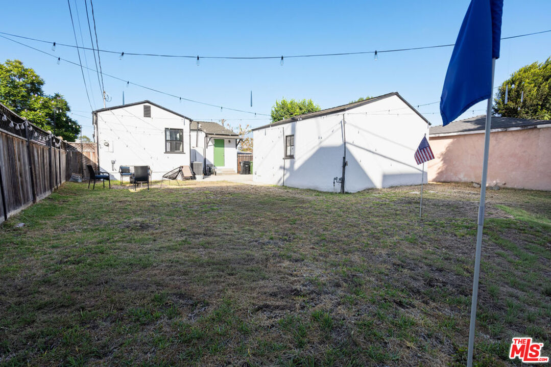 2813 S Bentley Ave